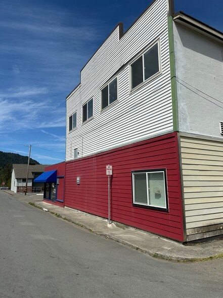Primary Photo Of 722 Locust St, Garberville Storefront Retail Residential For Sale