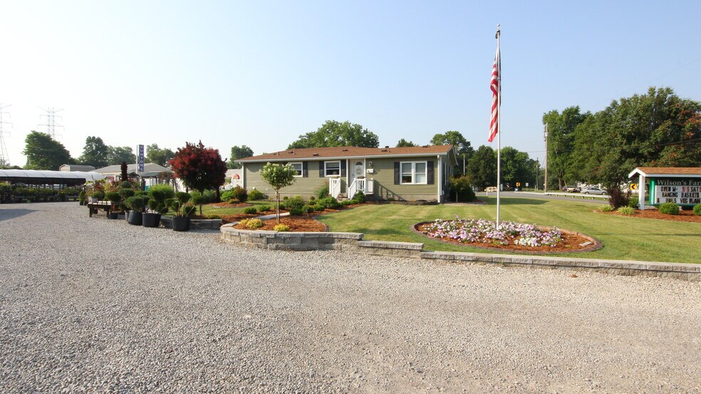 More Photos Of 3935 Blanton Ln, Louisville Garden Center For Sale