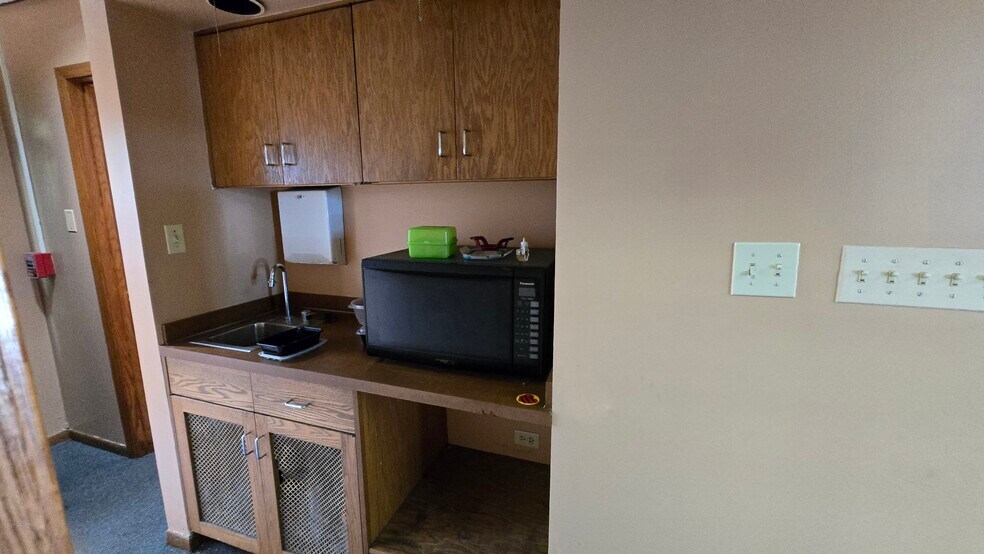 More Photos Of 17704-17718 Oak Park Ave, Tinley Park Office For Sale