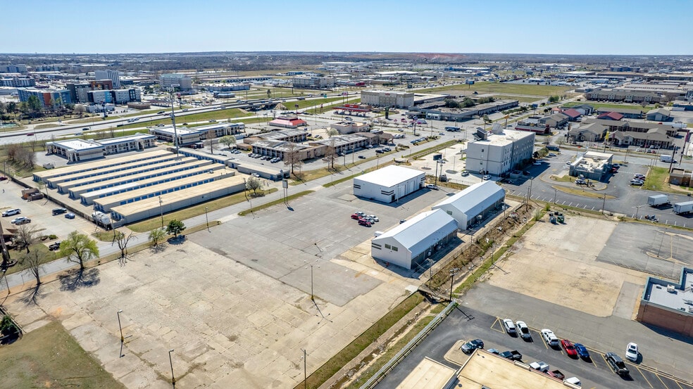 More Photos Of 4403-4411 SW 3rd St, Oklahoma City Showroom For Sale