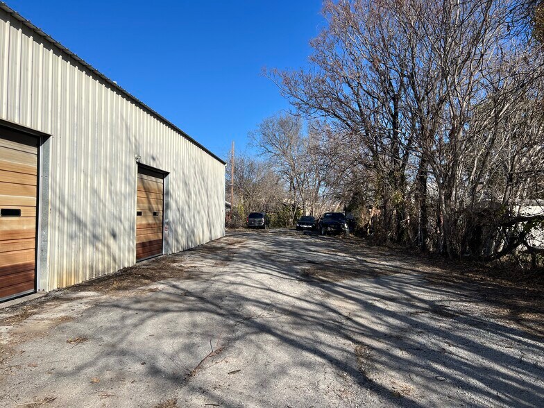 More Photos Of 2885 E Admiral Pl, Tulsa Auto Repair For Lease