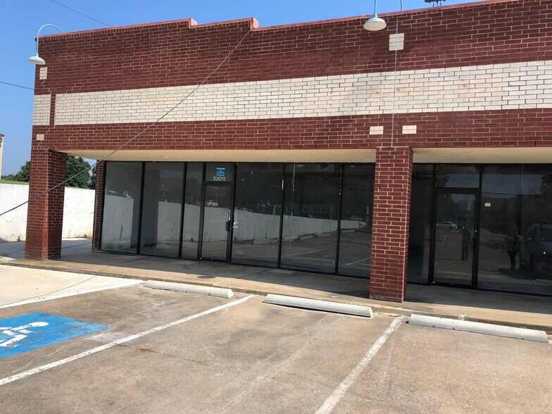 More Photos Of 2301 Central Dr, Bedford Unknown For Lease