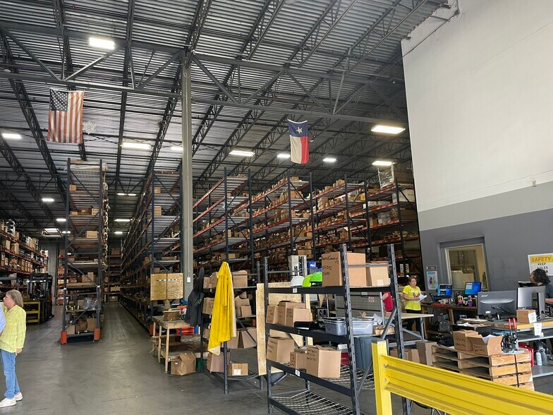 More Photos Of 635 Gellhorn Dr, Houston Warehouse For Lease