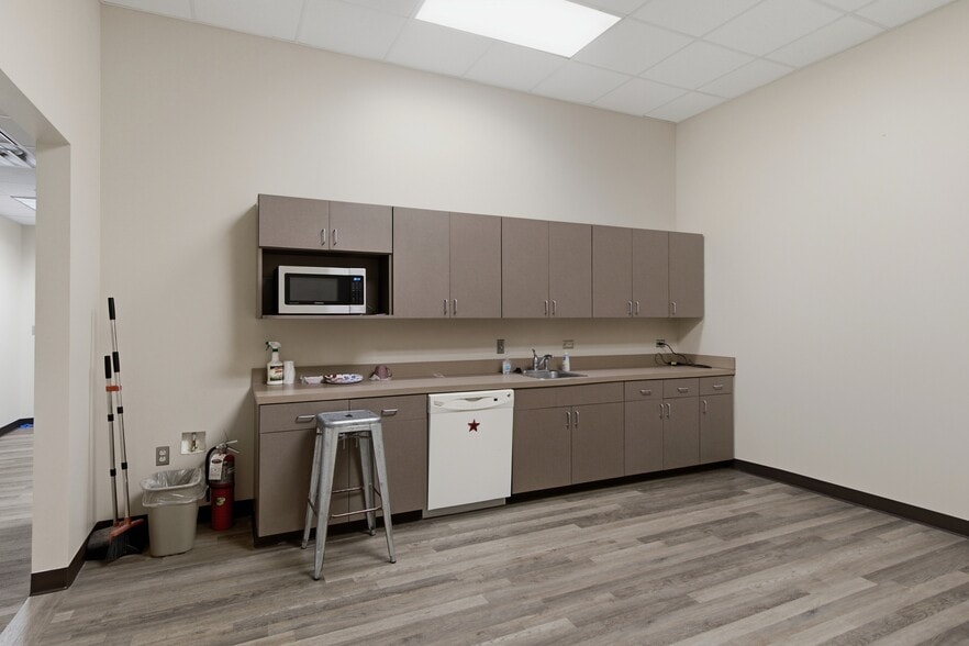 More Photos Of 421 Main St, Franklin Storefront Retail Office For Lease