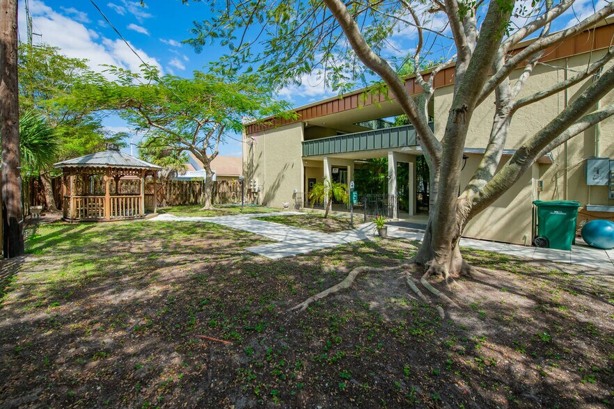 More Photos Of 2595 Tamiami Trl, Port Charlotte Apartments For Lease