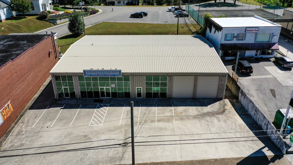 More Photos Of 207 W Central Ave, LaFollette Light Distribution For Lease