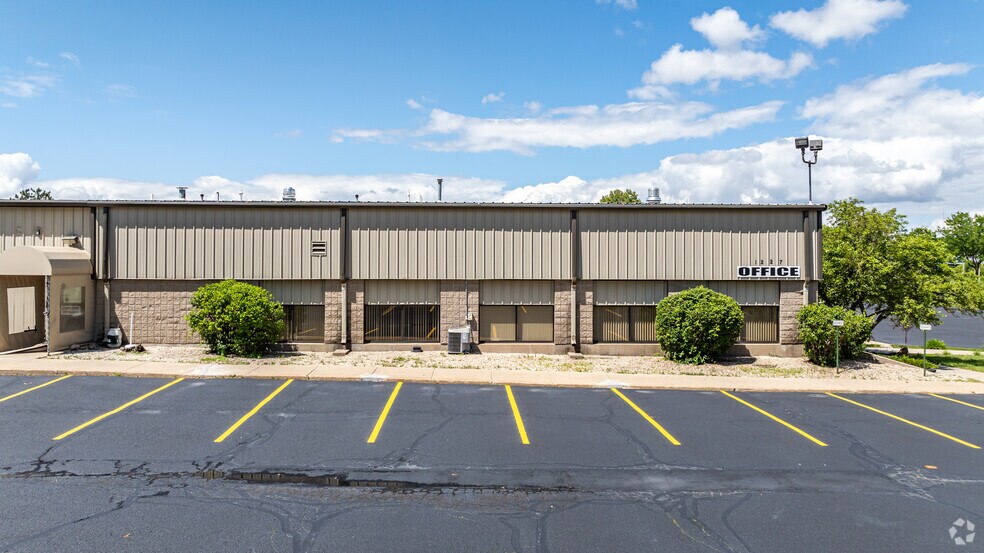 More Photos Of 1205-1227 Barberry Dr, Janesville Manufacturing For Sale