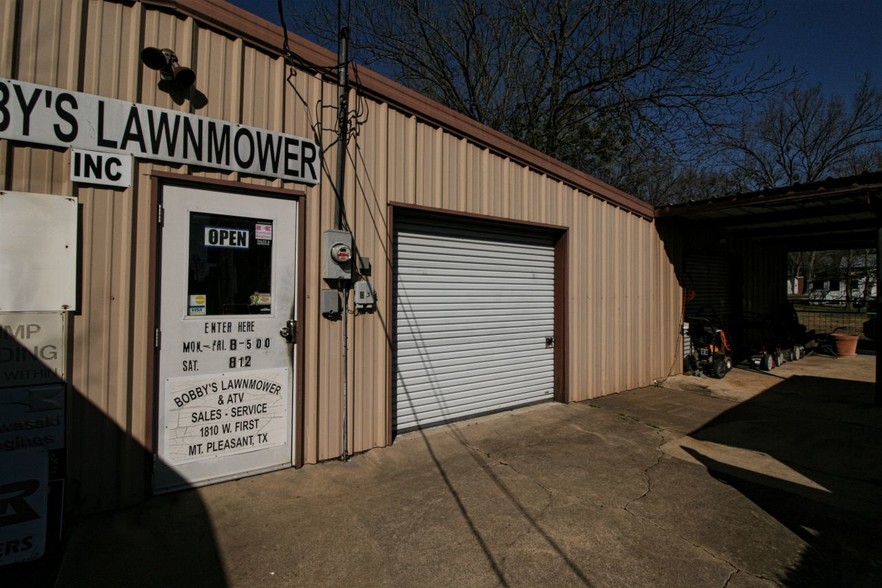 Primary Photo Of 1810 W 1st St, Mount Pleasant Warehouse For Sale