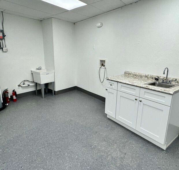 More Photos Of 1249 N Orange Ave, Orlando General Retail For Lease