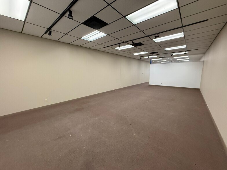 More Photos Of 5671-5719 Bay Rd, Saginaw Unknown For Lease