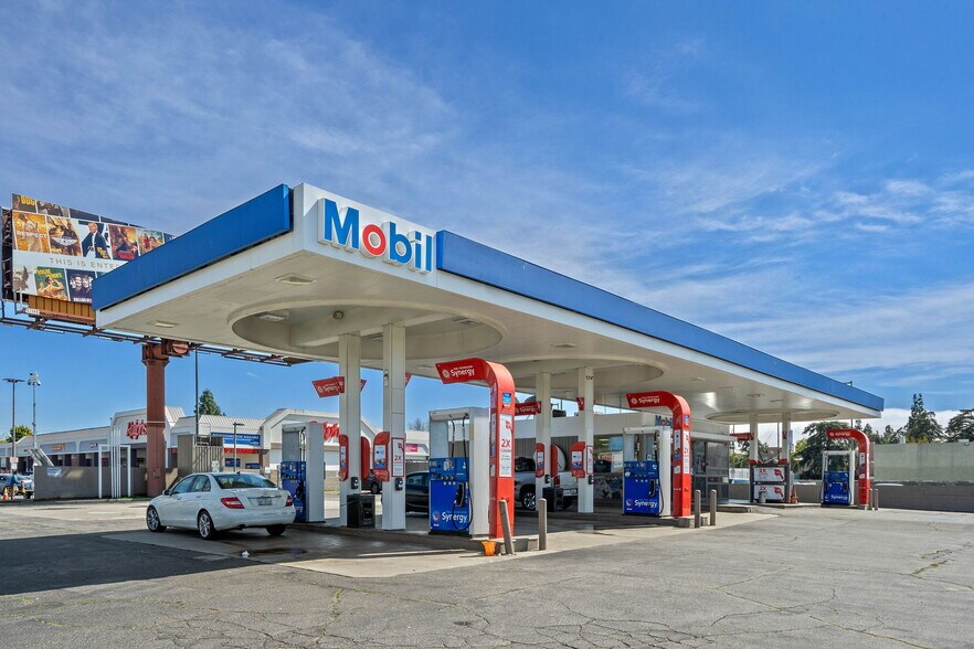 More Photos Of 5560 Van Nuys Blvd, Sherman Oaks Service Station For Sale