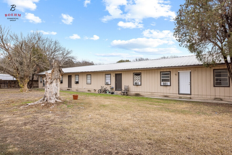 More Photos Of 2906-2908 Hunt St, Kerrville Apartments For Sale