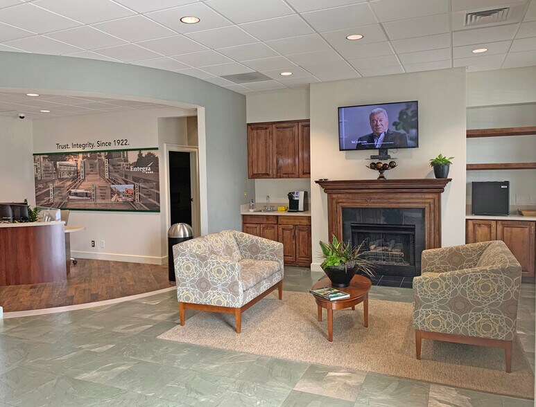 More Photos Of 501 Roper Mountain Rd, Greenville Office For Lease