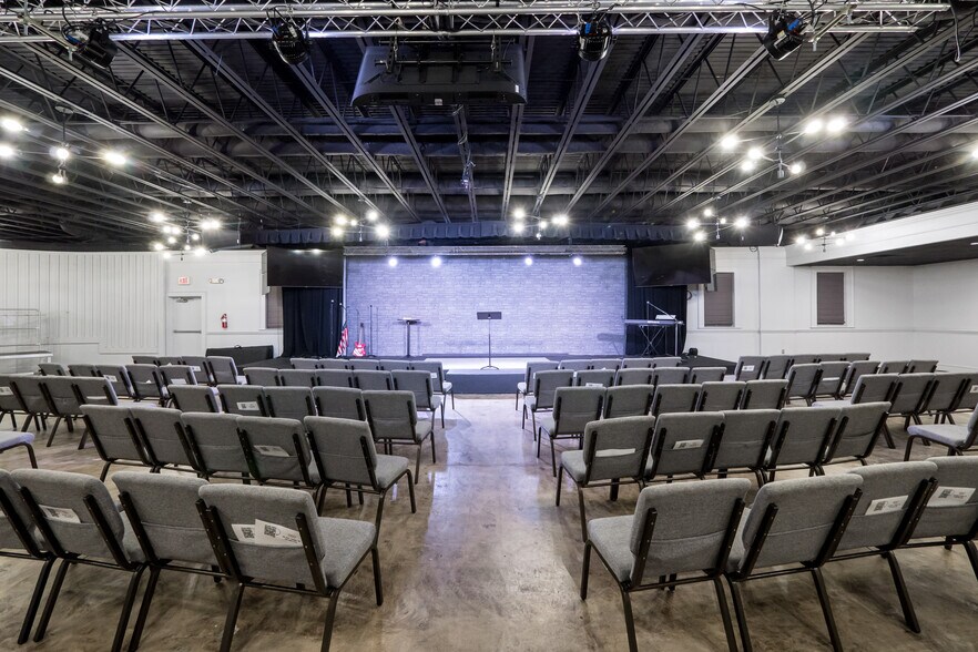 More Photos Of 245 S Rosemont Rd, Virginia Beach Religious Facility For Sale