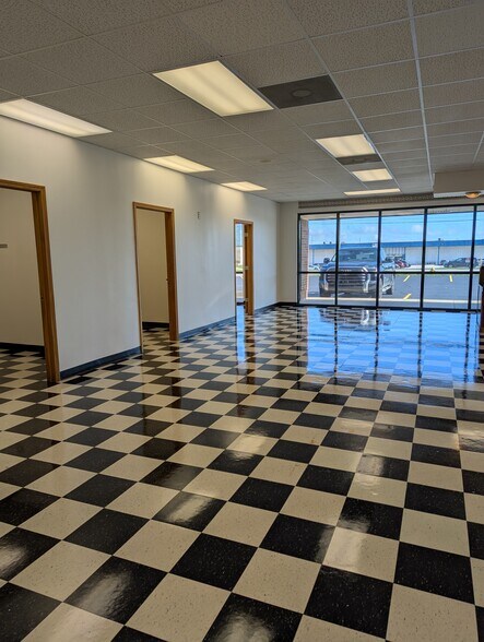 More Photos Of 3000 E Division St, Springfield Medical For Lease