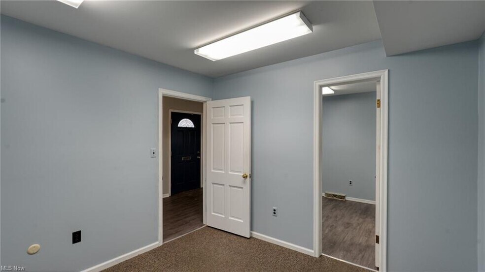 More Photos Of 126 N 9th St, Cambridge Office For Sale