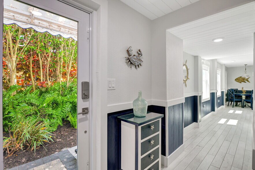 More Photos Of 193 Cocohatchee St, Naples Specialty For Sale