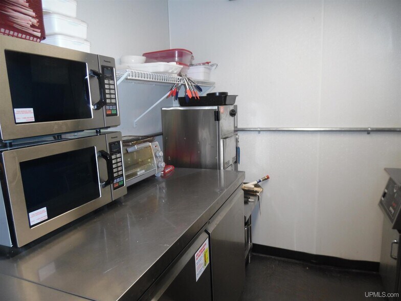 More Photos Of 31 Trimountain Ave, South Range Bar For Sale