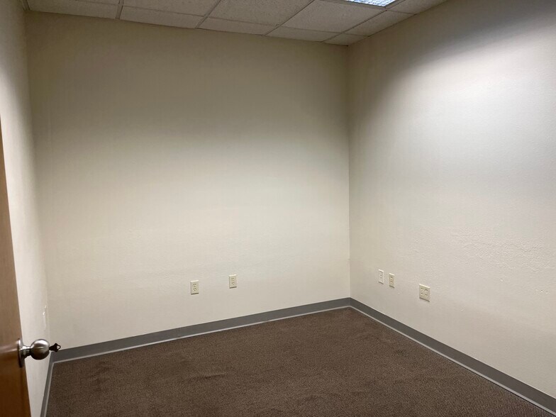 More Photos Of 4502 35th St, Orlando Office Residential For Lease