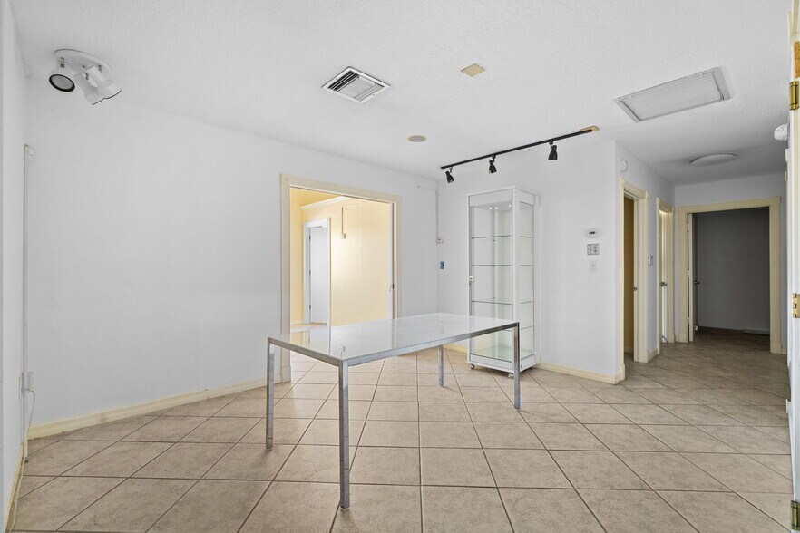 More Photos Of 430 S Dixie Hwy, Miami Office For Lease