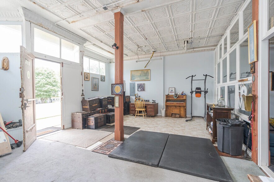 More Photos Of 488-494 N Main St, Stanton Storefront Retail Residential For Sale