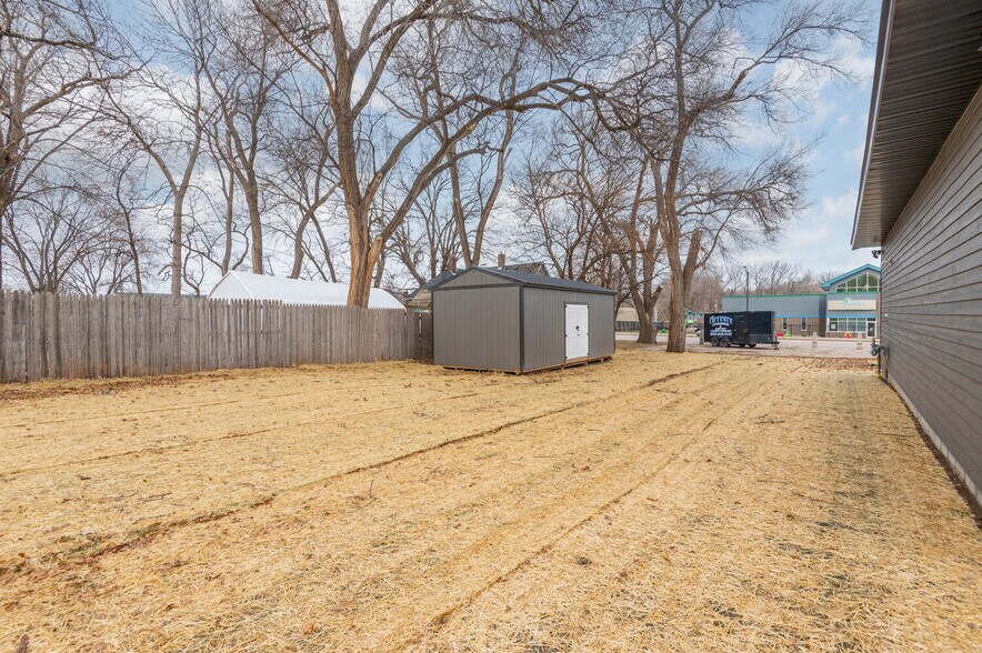 More Photos Of 936 1st Ave E, Shakopee Auto Repair For Sale