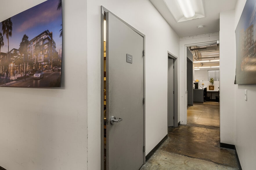 More Photos Of 321 W Chapman Ave, Orange Office For Lease