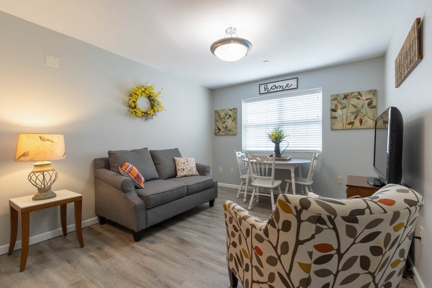 More Photos Of 1207 Vandalia St, Collinsville Assisted Living For Sale