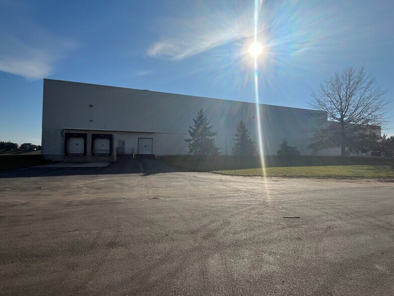 More Photos Of 600 Bartlett Dr, York Warehouse For Lease