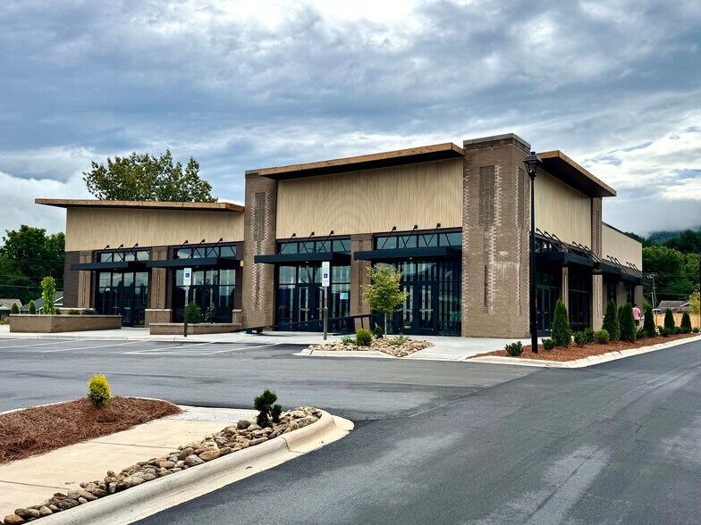 More Photos Of 1897 Main st, Waynesville General Retail For Sale