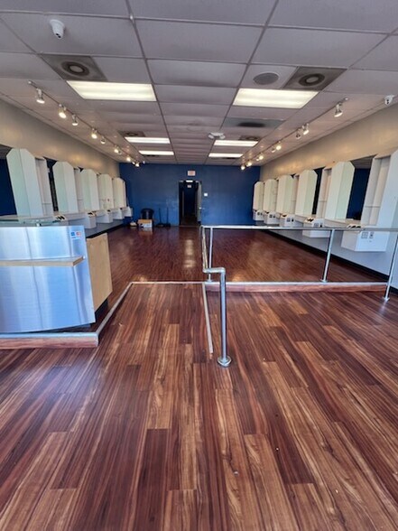 More Photos Of 6361-6367 Glenway Ave, Cincinnati Storefront Retail Office For Lease