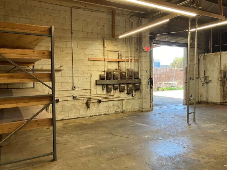 More Photos Of 2914 Poplar St, Oakland Manufacturing For Sale