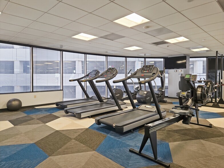 More Photos Of 363 N Sam Houston Pky E, Houston Coworking Space