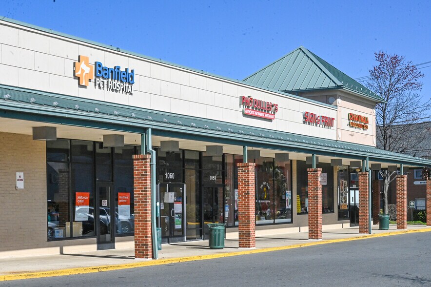 More Photos Of 1040-1096 Elden St, Herndon Unknown For Lease