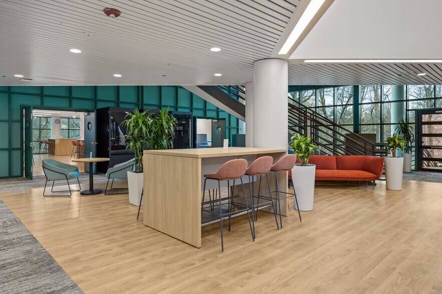 More Photos Of 1000 Northbrook Dr, Trevose Office For Sale