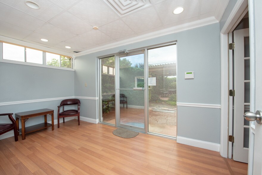 More Photos Of 7430 Tamiami Trl, Sarasota Loft Creative Space For Lease