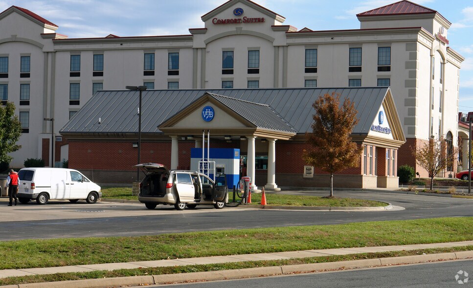 More Photos Of 13986 Metrotech Dr, Chantilly Bank For Sale