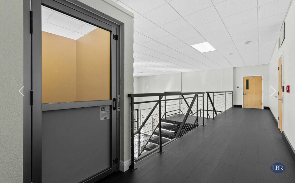 More Photos Of 6855 Tico Rd, Titusville Office For Lease