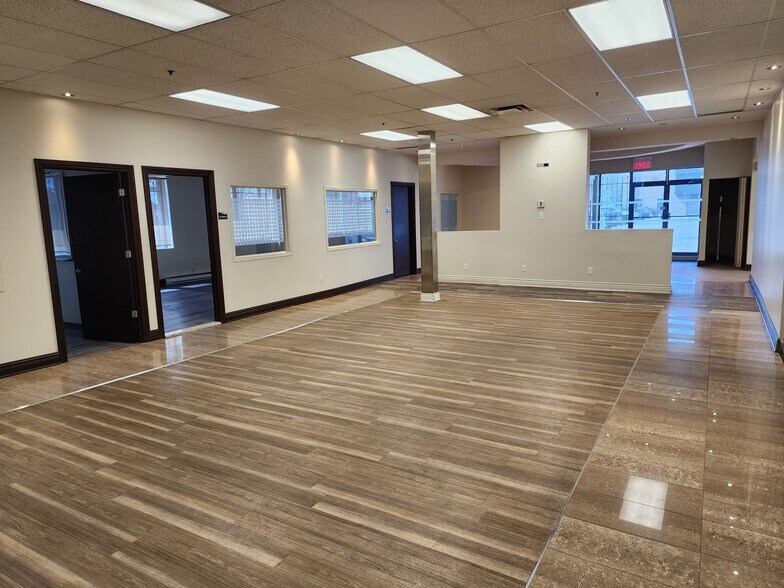 More Photos Of 127-155 Montée de Liesse, Montréal Warehouse For Lease