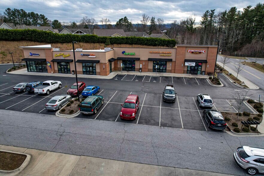 More Photos Of 58 Weaver Village Way, Weaverville Freestanding For Lease