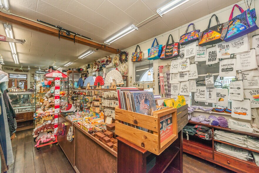 More Photos Of 481 Main St, Weaverville Hotel For Sale