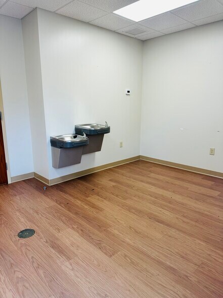 More Photos Of 206 W Main St, New London Medical For Lease