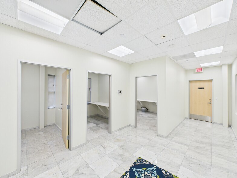 More Photos Of 2620 Tanglewilde St, Houston Medical For Sale