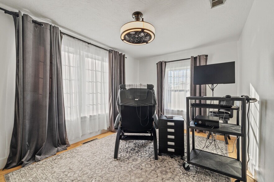 More Photos Of 2039 S Brentwood Blvd, Springfield Office For Sale