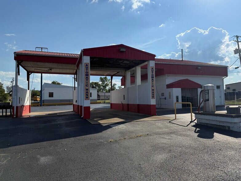 More Photos Of 200 S Dixie Hwy, Horse Cave General Retail For Sale