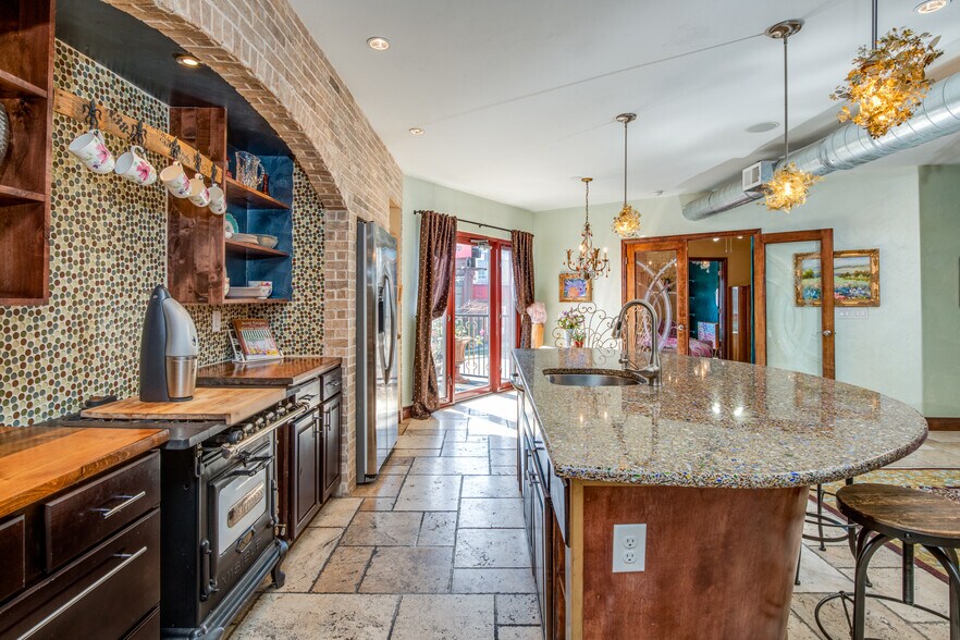 More Photos Of 2150 Curtis St, Denver Storefront Retail Office For Sale