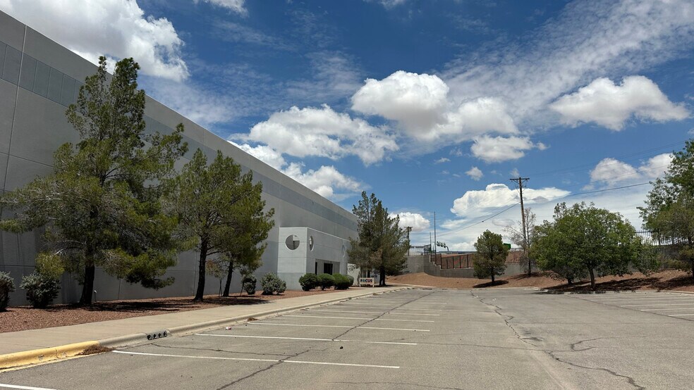 Primary Photo Of 1101 Burgundy St, El Paso Warehouse For Lease
