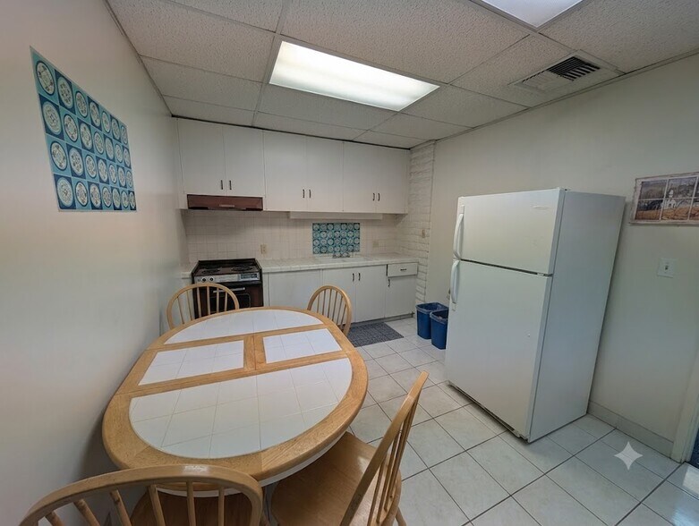 More Photos Of 17421 Irvine Blvd, Tustin Office For Lease