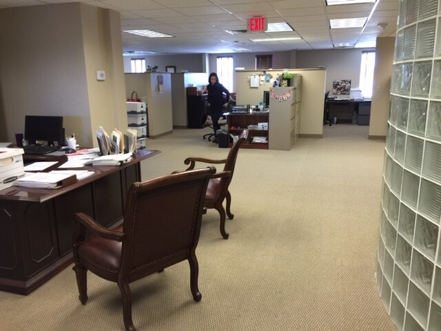More Photos Of 2800-2828 W Country Club Dr, Oklahoma City General Retail For Lease