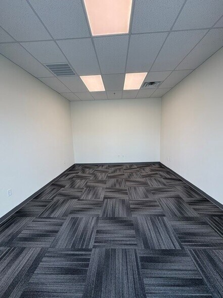 More Photos Of 1385 Pama Ln, Las Vegas Warehouse For Lease